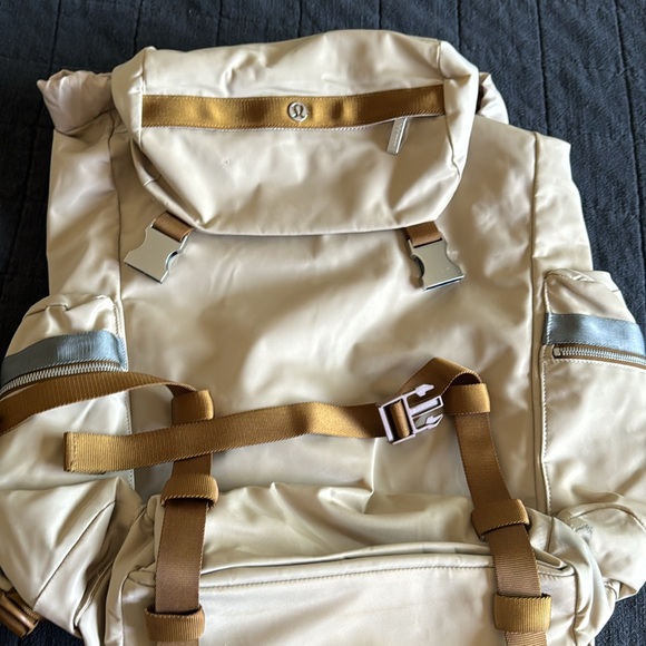 Lululemon Wunderlust Backpack Trench - Picture 2 of 7